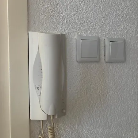 شقة Adi